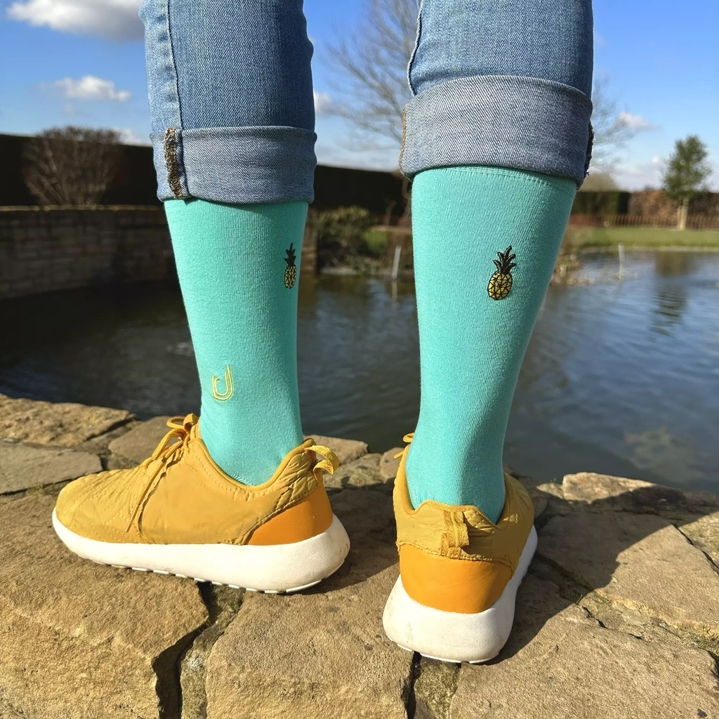 Pineapple S – un ananas brodé sur des chaussettes peps